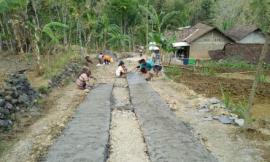 Jalur Tengah Sawahan-Umbulrejo Dibangun Rabat Beton